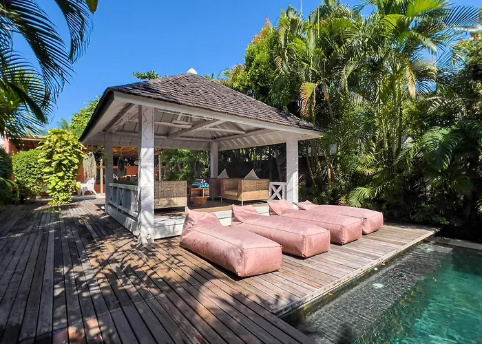 Luxurious 5br Retreat In Umalas Villa Canggu (Bali)