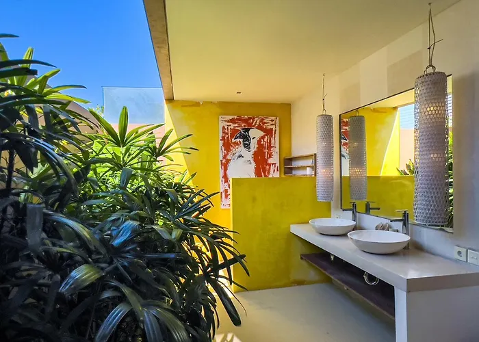 Villa Luxurious 5br Retreat In Umalas