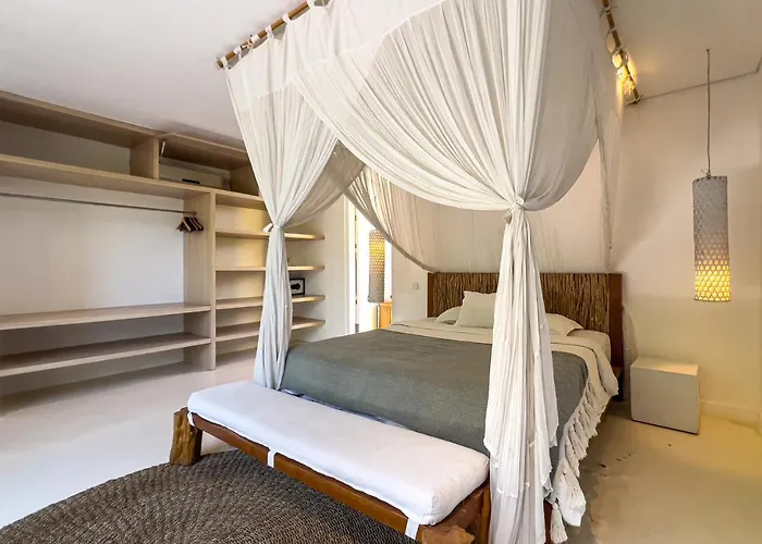 Luxurious 5br Retreat In Umalas Villa Canggu (Bali)